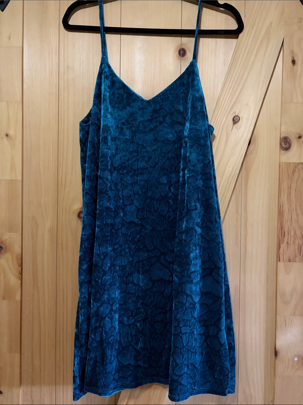 Animal Ember Velvet Spaghetti Strap Mini Dress with Pockets in Teal